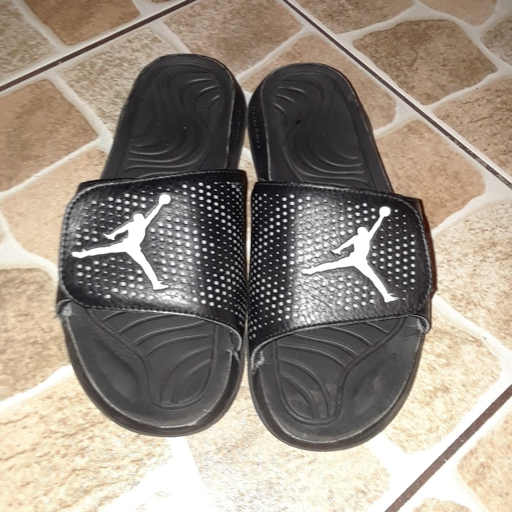 Black Jordan Slides